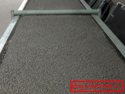 Na fotografiji - lahki beton vlije v zložljivo oplaščenje Na fotografiji - lahki beton vlije v zložljivo oplaščenje