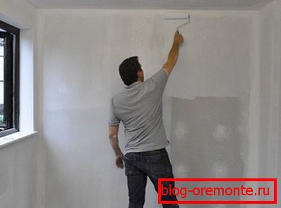 Na fotografiji - nanosni premaz na zidove mavčnih plošč Na fotografiji - nanosni premaz na zidove mavčnih plošč