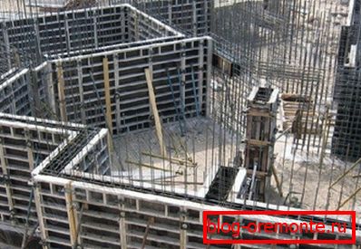 Pri fotografski pripravi za monolitno betoniranje sten. Pri fotografski pripravi za monolitno betoniranje sten.