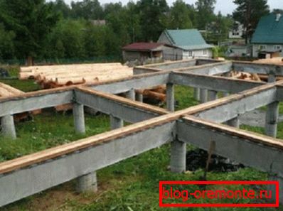 Na fotografiji - stebriček z betonsko žičnico. Na fotografiji - stebriček z betonsko žičnico.