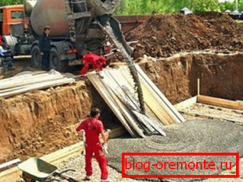V foto-izlivnem samokompaktnem betonu v opaž