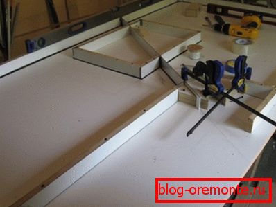 Na fotografiji - proces montaže opažev. Na fotografiji - proces montaže opažev.