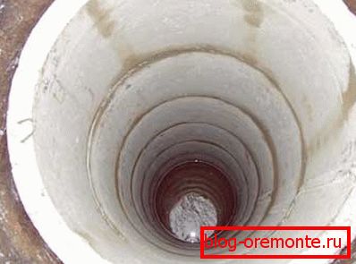 Na fotografiji - moja gred, obkrožena z betonskimi obroči. Na fotografiji - moja gred, obkrožena z betonskimi obroči.