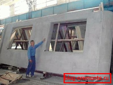V foto-armiranem betonskem panelu V foto-armiranem betonskem panelu