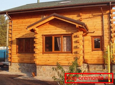 Na fotografiji je lesena hiša iz bar 200x200 Na fotografiji je lesena hiša iz bar 200x200