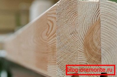 Fotografija jasno kaže strukturo lepljenega laminiranega lesa. Fotografija jasno kaže strukturo lepljenega laminiranega lesa.