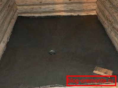 Fotografija je primer tla s pobočjem proti odtoku Fotografija je primer tla s pobočjem proti odtoku