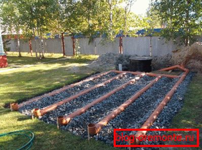 Na tleh z nizko absorpcijo se namesto dobro - filtrirno polje uporabi druga konstrukcija. Na tleh z nizko absorpcijo se namesto dobro - filtrirno polje uporabi druga konstrukcija.