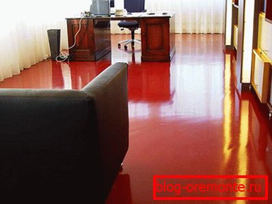 Rdeča pisarna ličila