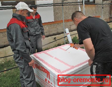 Nanos lepila na peno