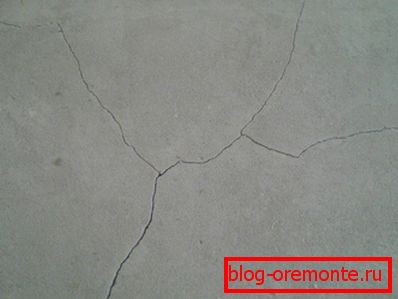 Nepravilna izbira komponent ali odvečna vlaga v raztopini nujno povzroči nastanek razpok. Nepravilna izbira komponent ali odvečna vlaga v raztopini nujno povzroči nastanek razpok.