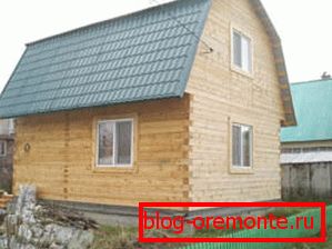 Nepredelan les za hišo, fotografija katere je predstavljena, se uporablja široko Nepredelan les za hišo, fotografija katere je predstavljena, se uporablja široko