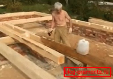 Spodnja krona in plača se obdelata z impregnacijo Spodnja krona in plača se obdelata z impregnacijo
