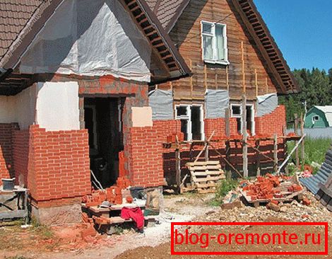 Obloge строения кирпичом