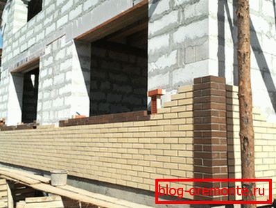 Soočanje hiše opečnate betonske opeke - najbolj zanesljiv način za zaščito blokov. Soočanje hiše opečnate betonske opeke - najbolj zanesljiv način za zaščito blokov.