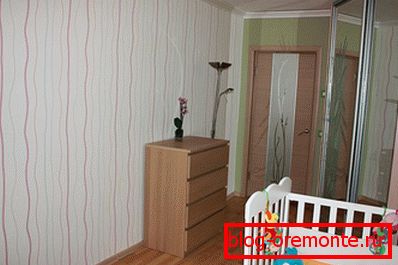 Ozadje z navpičnimi črtami Ozadje z navpičnimi črtami