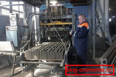 Oprema za izdelavo ekspandiranih blokov gline pri delu Oprema za izdelavo ekspandiranih blokov gline pri delu