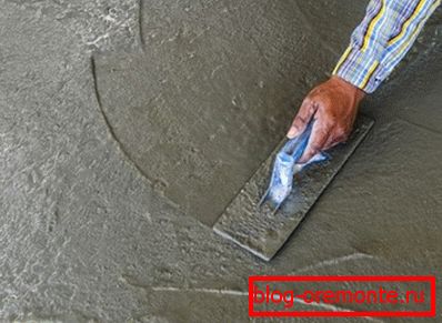 Treba je obdelati še mokri beton. Treba je obdelati še mokri beton.