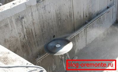 Ena od možnosti za diamantno rezanje gotove betonske osnove Ena od možnosti za diamantno rezanje gotove betonske osnove