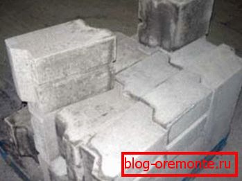 Ognjevzdržni material za gradnjo in stene hiše ter stene kamina, na primer Ognjevzdržni material za gradnjo in stene hiše ter stene kamina, na primer