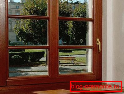 Okenski okvir iz hrastovega laminiranega furnirja Okenski okvir iz hrastovega laminiranega furnirja