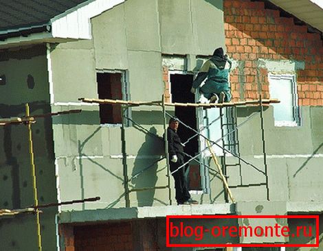Posebno pozornost je treba nameniti vogalom stavbe.