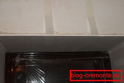 Zaključek vrat vhodnih vrat s suhim zidom Zaključek vrat vhodnih vrat s suhim zidom