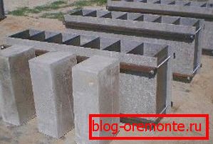 Pena betonski bloki so veliko lažje, kot se zdi na prvi pogled. Pena betonski bloki so veliko lažje, kot se zdi na prvi pogled.