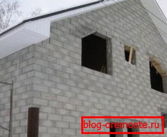 Pene betonski bloki so prav tako priljubljeni pri gradnji hiše Pene betonski bloki so prav tako priljubljeni pri gradnji hiše