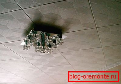 Tile lepilo pod kotom Tile lepilo pod kotom
