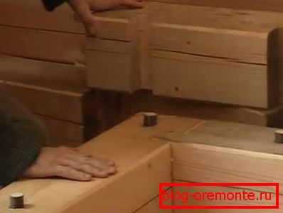 Pristanek krone na lesenih moznikov Pristanek krone na lesenih moznikov