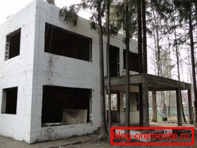 Po končanem delu se dobi gladka površina, ki je primerna za dodelavo. Po končanem delu se dobi gladka površina, ki je primerna za dodelavo.
