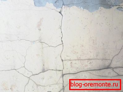 Posledice prekomerne vlage v zidu. Posledice prekomerne vlage v zidu.