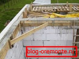 Armirani betonski jermen za talno ploščo. Armirani betonski jermen za talno ploščo.