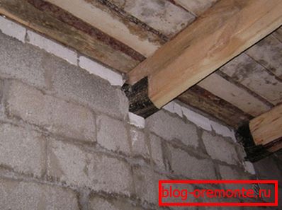 Pred betoniranjem ali pihanjem palic v steno je treba zaščititi pred vlago. Pred betoniranjem ali pihanjem palic v steno je treba zaščititi pred vlago.