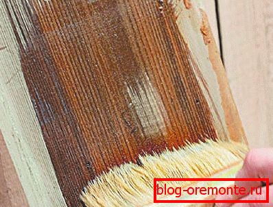 Pri barvanju lesenih materialov brez predhodne obdelave se poraba barv povečuje. Pri barvanju lesenih materialov brez predhodne obdelave se poraba barv povečuje.
