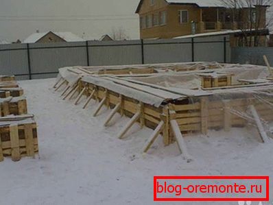 Ko delajo v hladnih sezonah, se v sestavo dodajo dodatki, ki povečajo zmrziščno točko vode, vendar v takšnih raztopinah ni priporočljivo uporabljati soli. Ko delajo v hladnih sezonah, se v sestavo dodajo dodatki, ki povečajo zmrziščno točko vode, vendar v takšnih raztopinah ni priporočljivo uporabljati soli.