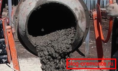 Priprava betona v betonskem mešalniku. Priprava betona v betonskem mešalniku.