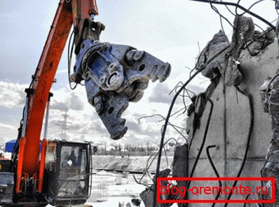 Uporaba hidravličnega rezkarja za rušenje Uporaba hidravličnega rezkarja za rušenje