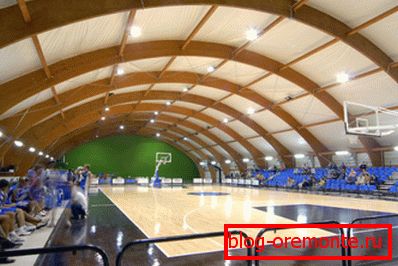 Uporaba gradnje prilagodljivega laminiranega lesa kot zaklopnega stropnega športnega kompleksa. Uporaba gradnje prilagodljivega laminiranega lesa kot zaklopnega stropnega športnega kompleksa.