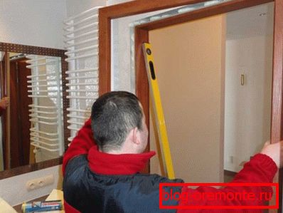 Montaža sestavljene škatle na vrata Montaža sestavljene škatle na vrata