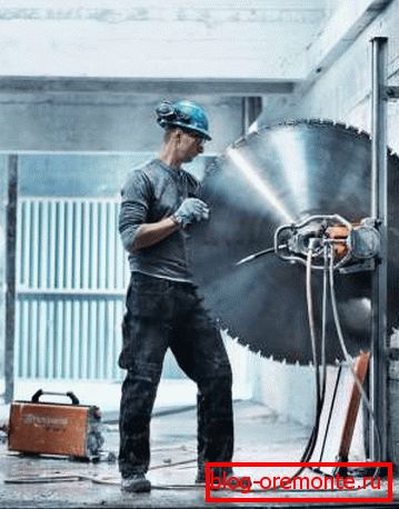 Rezanje odprtin v betonu s profesionalno opremo Rezanje odprtin v betonu s profesionalno opremo