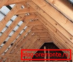 Enostavna, žlebasta streha med montažo Enostavna, žlebasta streha med montažo