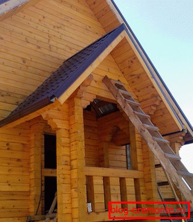 Različne vrste lesa vam omogočajo, da združite več vrst zunanje fasade Različne vrste lesa vam omogočajo, da združite več vrst zunanje fasade