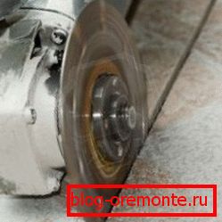 Rezanje betona vzdolž predvidene črte Rezanje betona vzdolž predvidene črte