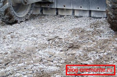 Uničenje betonskih temeljev s pomočjo dragega hidrogromolota Uničenje betonskih temeljev s pomočjo dragega hidrogromolota