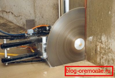 Rezanje armiranega betona s kroglami diamantov lahko poškoduje grelne elemente. Rezanje armiranega betona s kroglami diamantov lahko poškoduje grelne elemente.
