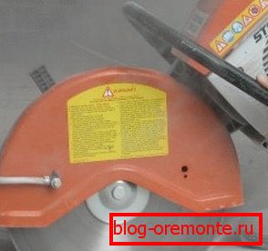 Rezanje armiranega betona z diamantnimi krogi pri demontaži tal Rezanje armiranega betona z diamantnimi krogi pri demontaži tal