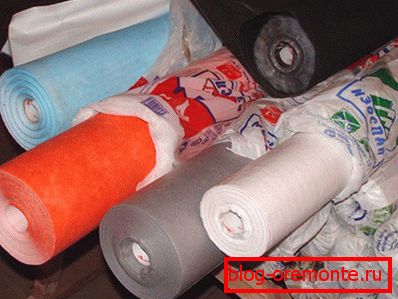 Z absorpcijsko plastjo