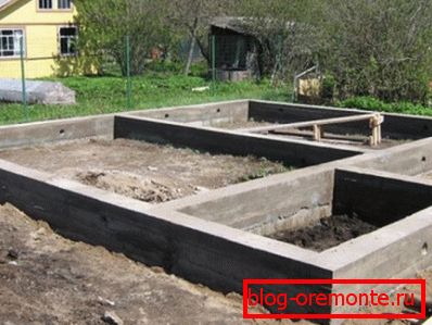 Vsak lahko naredi zanesljivo podlago z lastnimi rokami, vendar morebitne kršitve tehnologije lahko zmanjšajo moč Vsak lahko naredi zanesljivo podlago z lastnimi rokami, vendar morebitne kršitve tehnologije lahko zmanjšajo moč